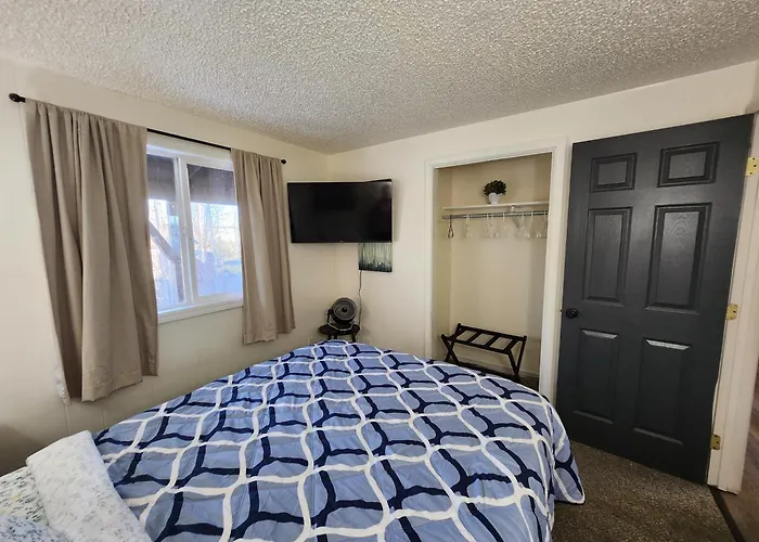Newly Remodeled Relaxing Stay Near Downtown