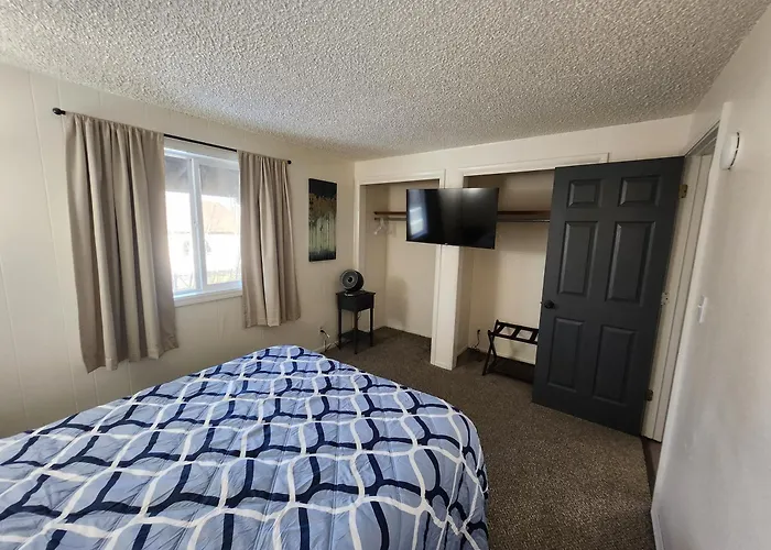 Newly Remodeled Relaxing Stay Near Downtown
